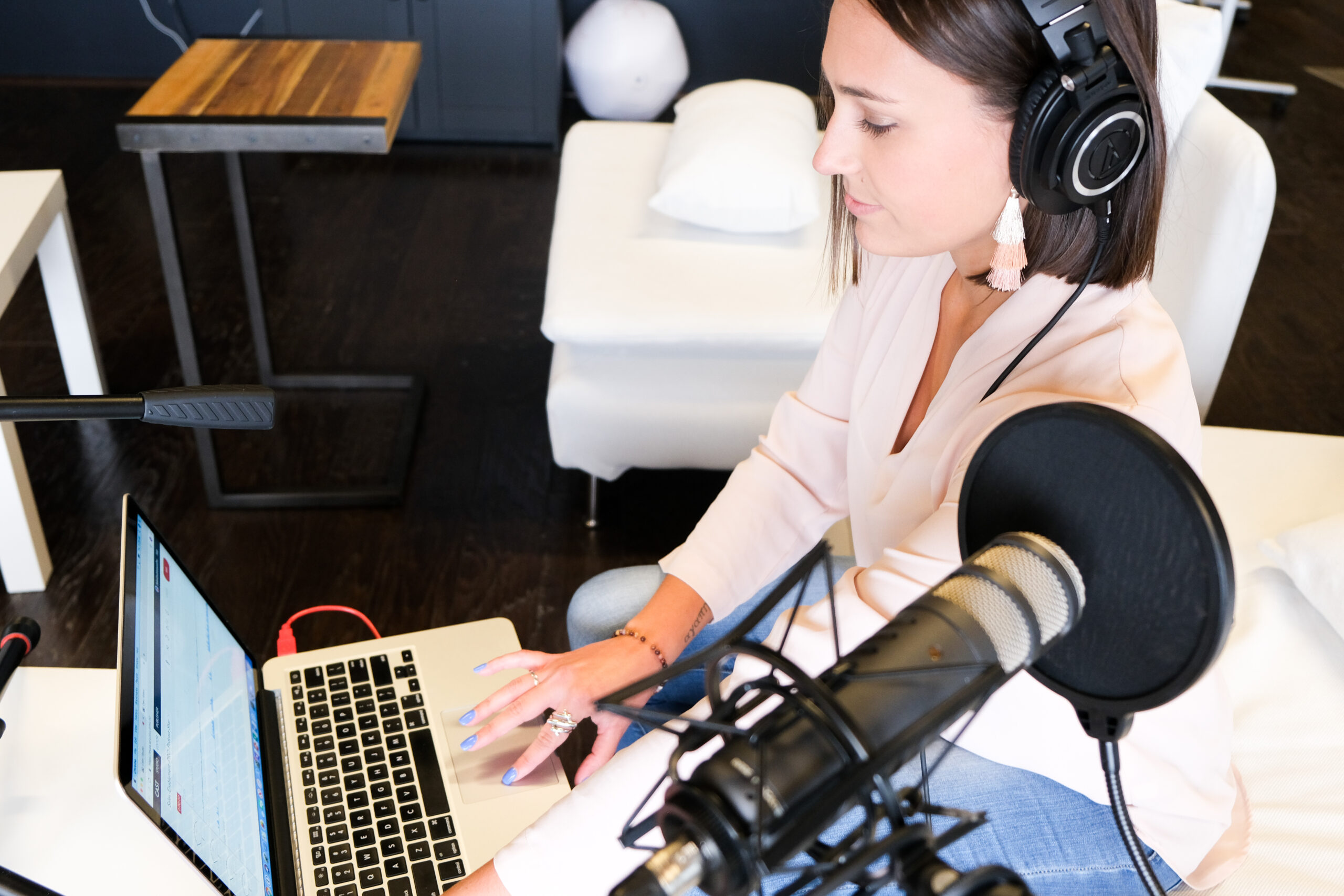 Episode 33: Laura Welch on Delivering Sales Training to a Remote Workforce