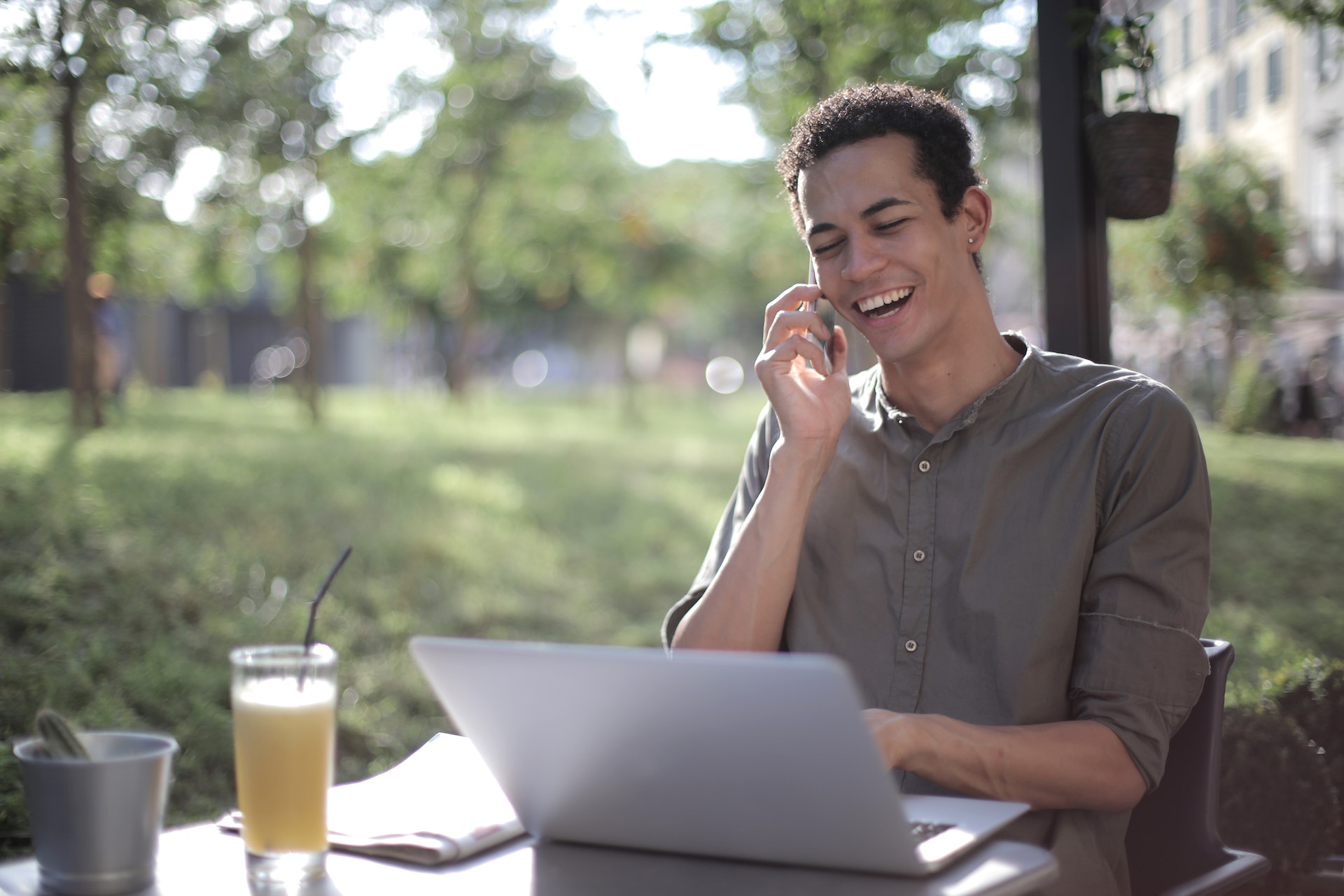 Boosting Buyer Confidence With Digital Sales Rooms